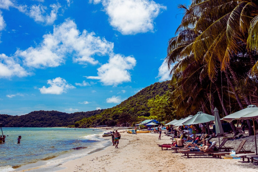 Tourists relaxing at Sao Beach Phu Quoc Vietnam – Auasia Travel